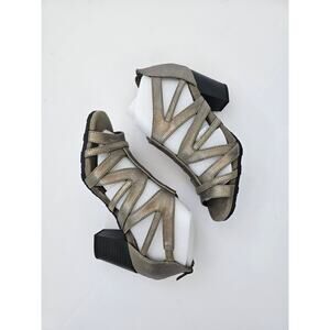 Easy Street Amaze Sandals Heels Shoes Pewter Metallic Size 5.5M NWT and BOX